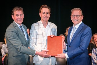 Foto van Rob Van Muilenkom (gedeputeerde provincie Utrecht, Dylan Lochtenberg (Wethouder Veenendaal) en Eppo Bruins (de minister van OCW)