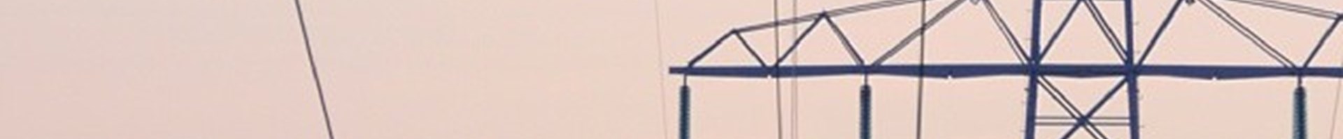 Een rij hoogspanningsmasten