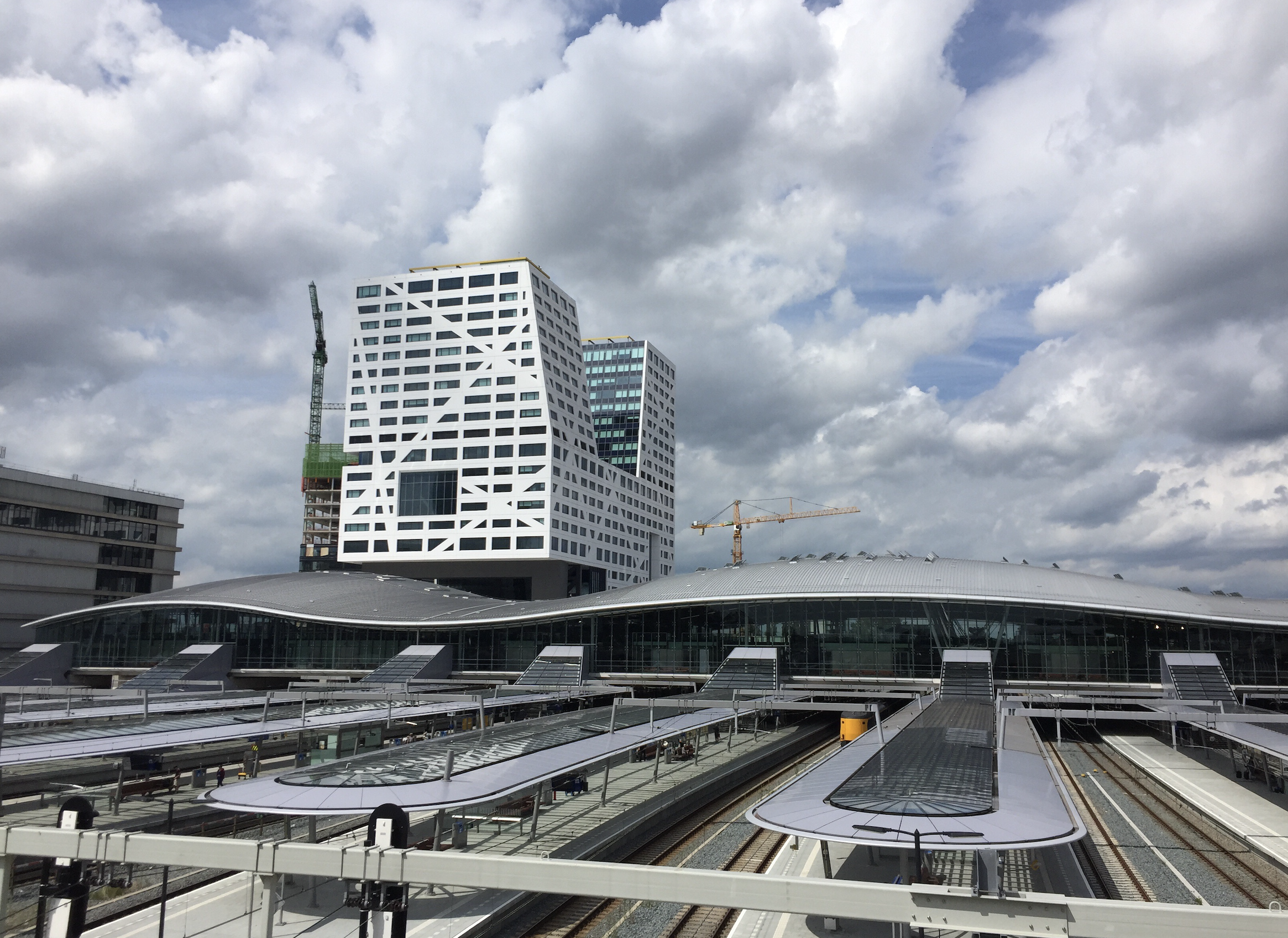 Utrecht centraal met het stadshuis op de achtergrond