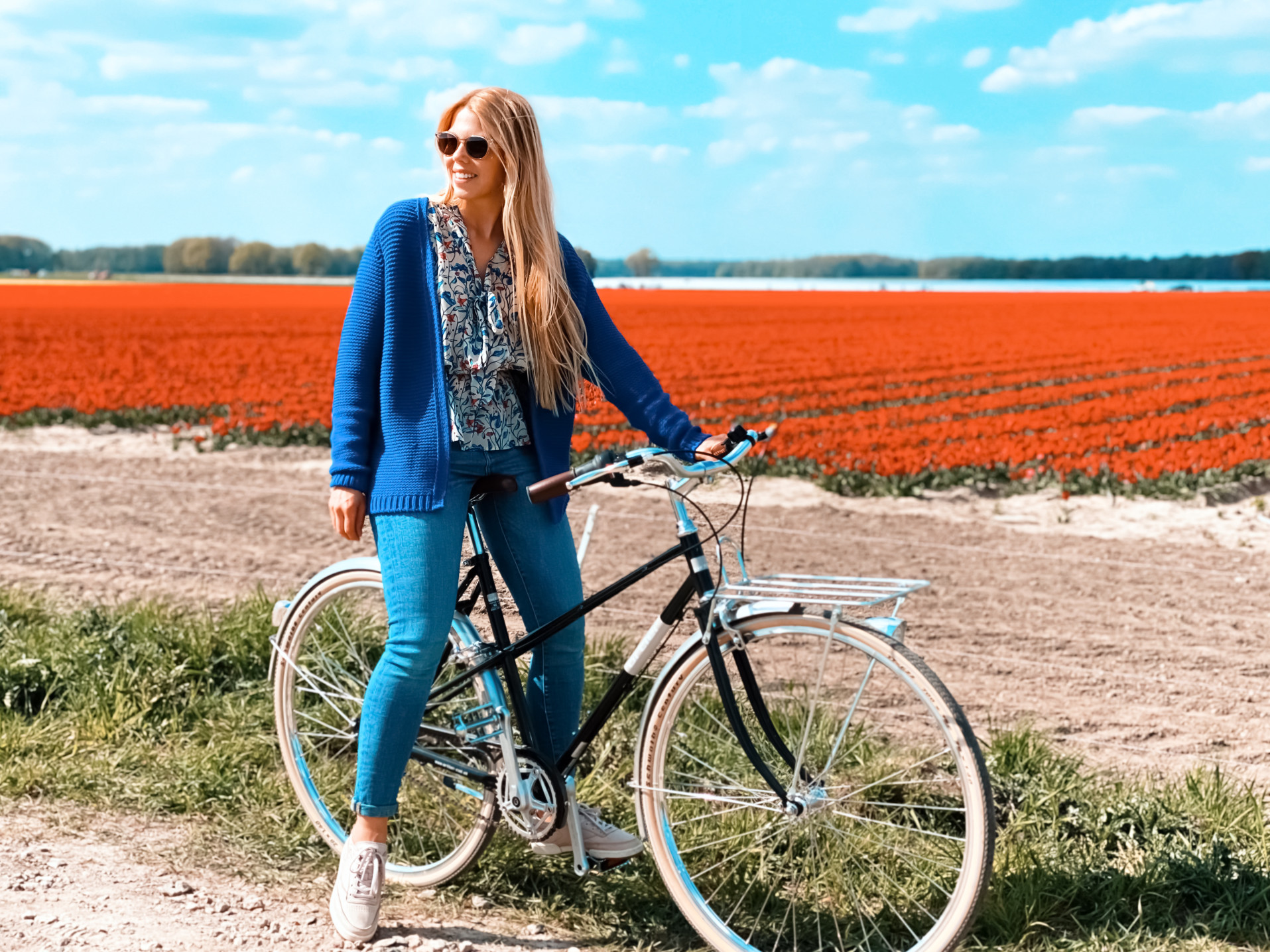 Woman Adult Blonde Hair Riding Bike Bicycle Dutch Bicycle Roadster Nostalgic Bicycle Vintage Bike T20 Vwxj93