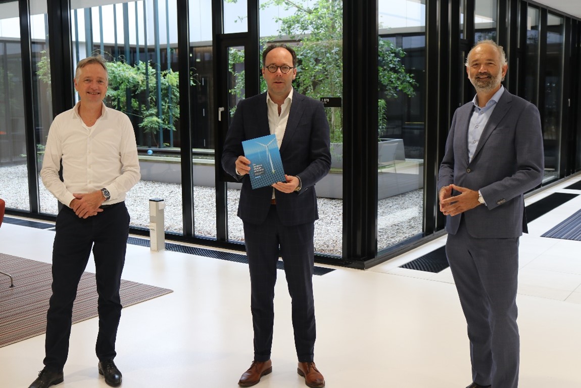 Overhandiging Boek Jaring Hiemstra